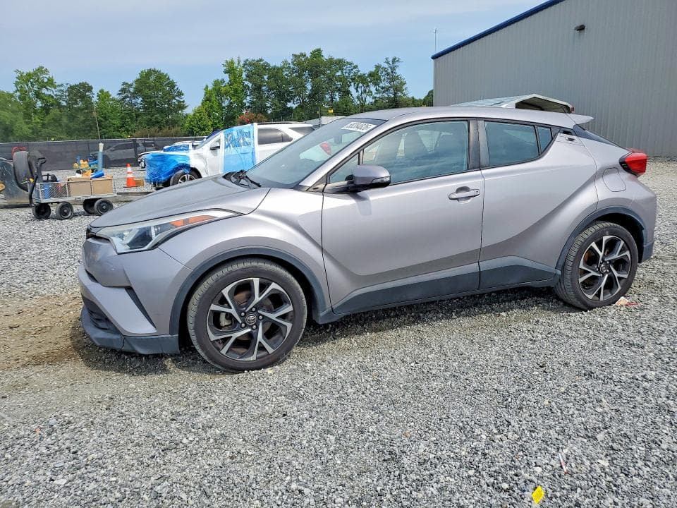 2019 TOYOTA C-HR XLE - 1