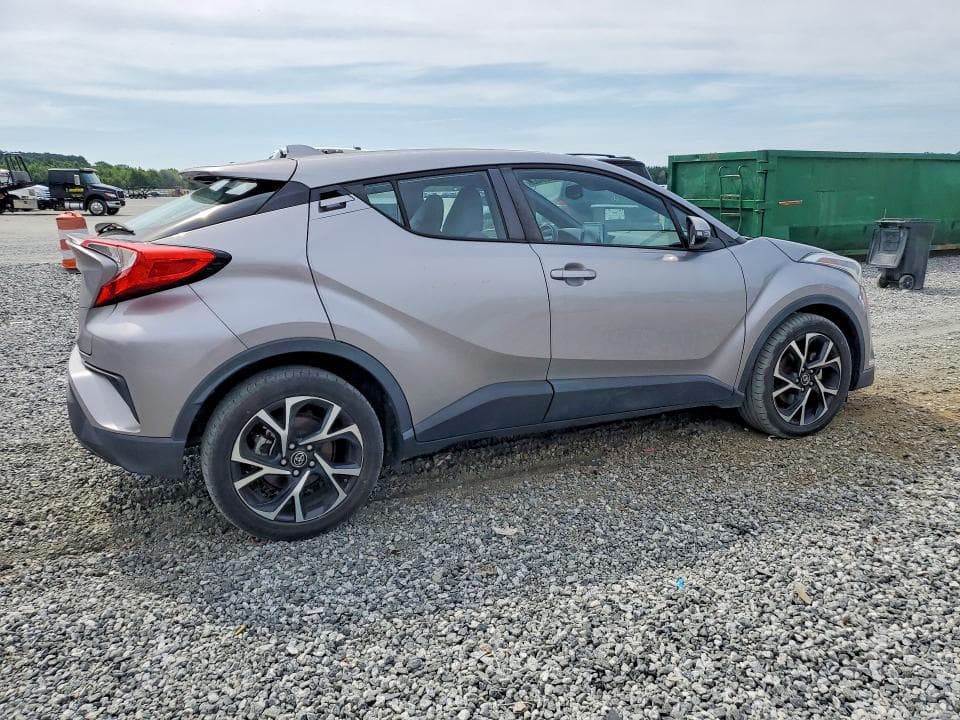2019 TOYOTA C-HR XLE 3