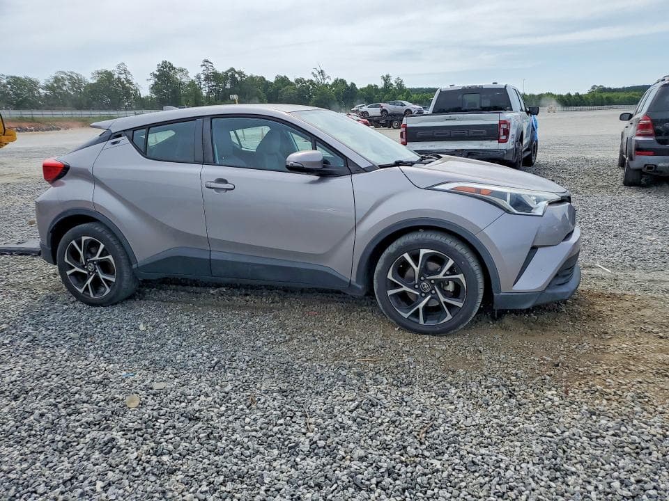 2019 TOYOTA C-HR XLE 4
