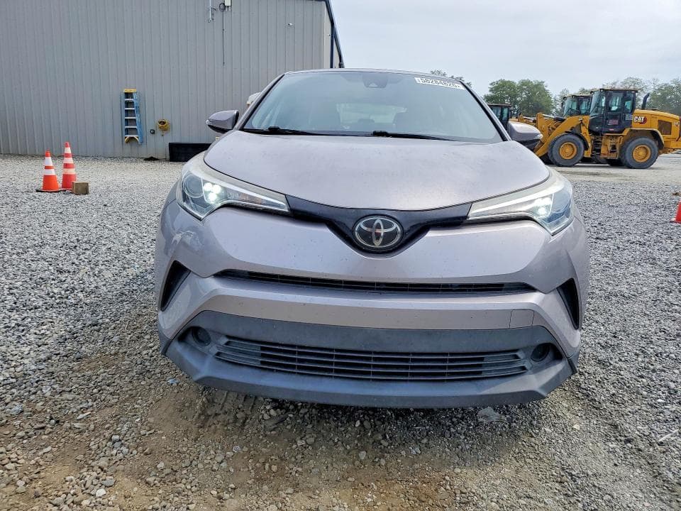 2019 TOYOTA C-HR XLE 5