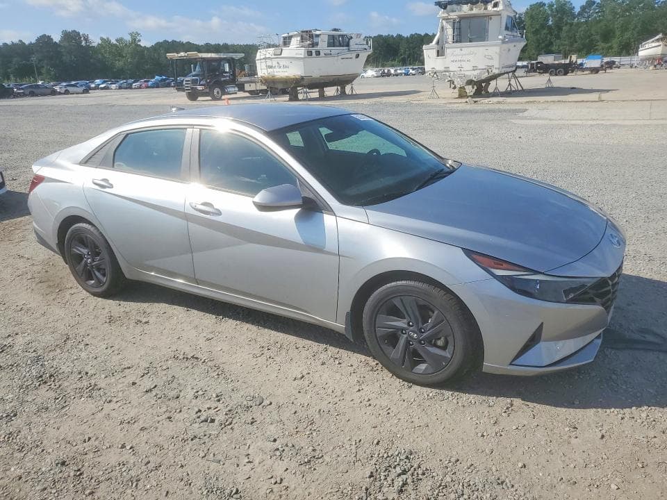2022 HYUNDAI ELANTRA SEL 4