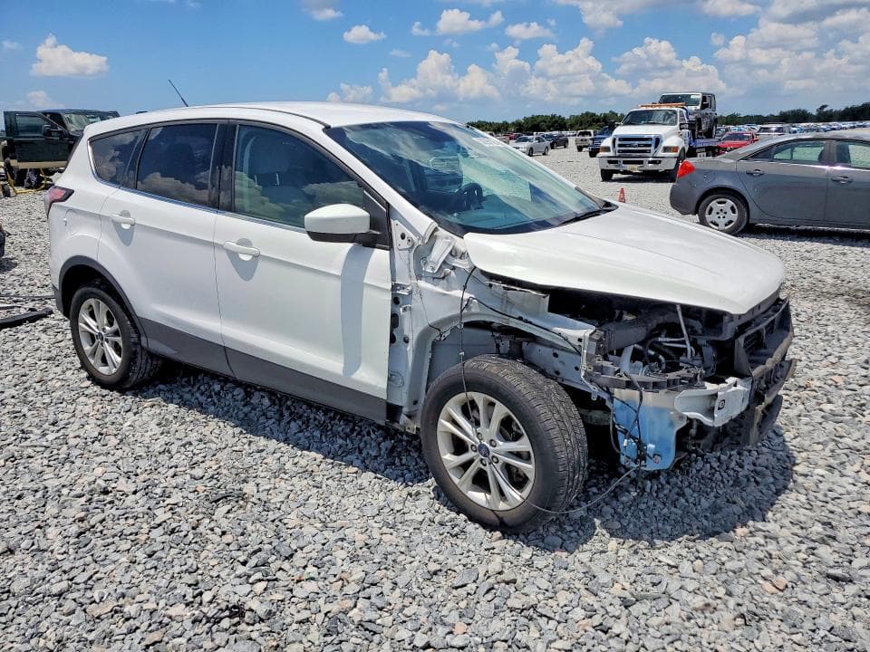 2017 FORD ESCAPE SE 4