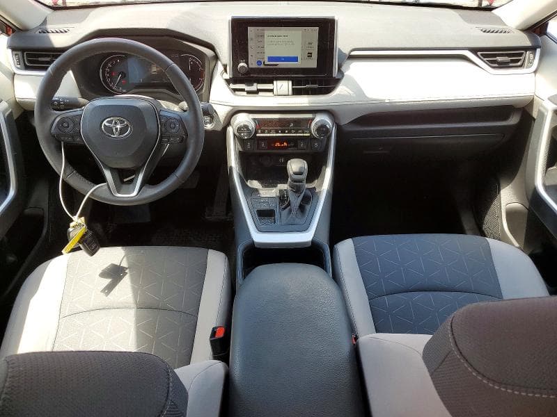 2024 TOYOTA RAV4 XLE XLE 8