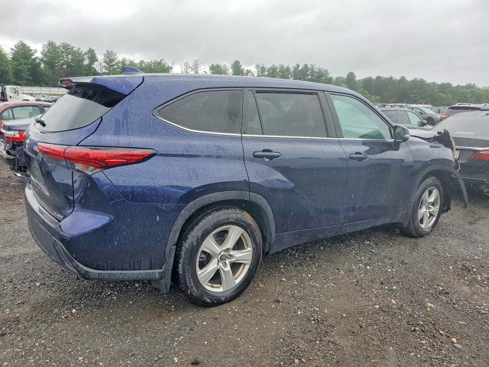 2021 TOYOTA HIGHLANDER LE 3