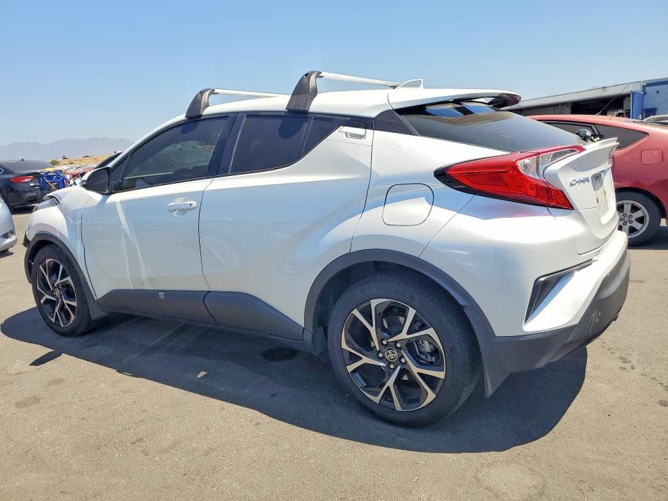 2022 TOYOTA C-HR XLE 2