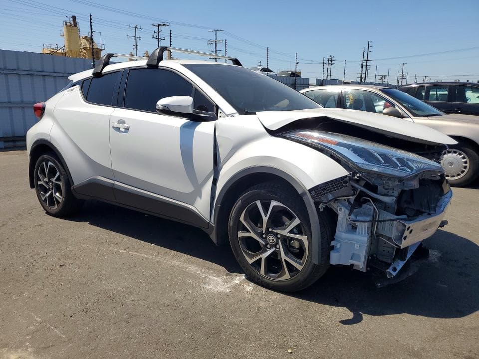 2022 TOYOTA C-HR XLE 4