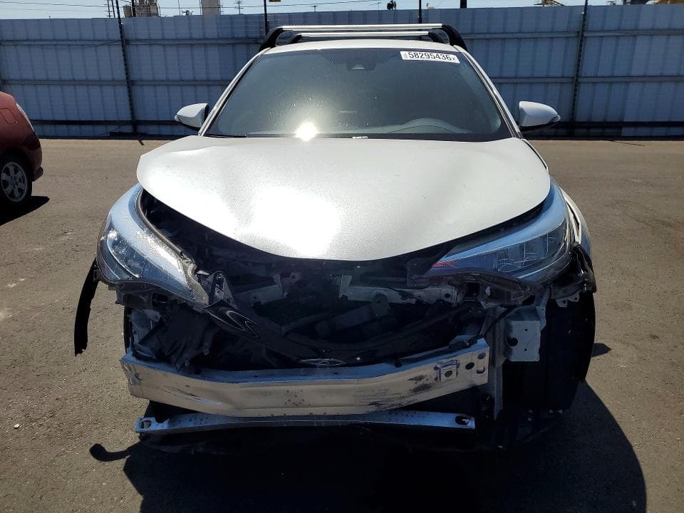 2022 TOYOTA C-HR XLE 5