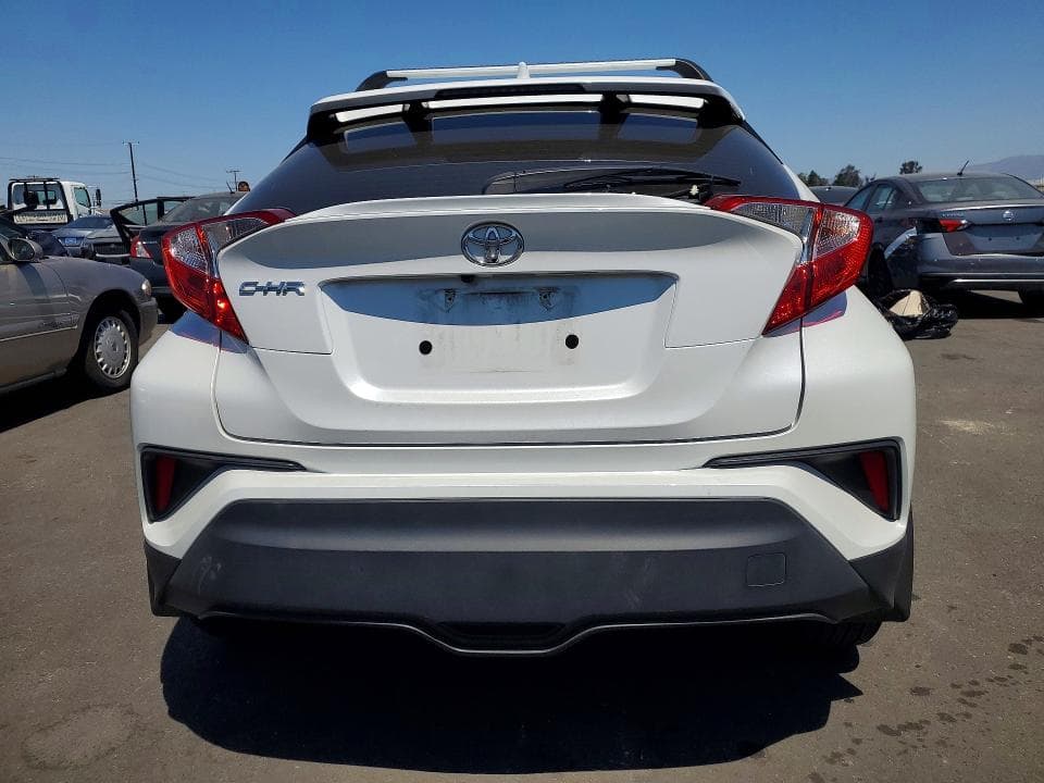 2022 TOYOTA C-HR XLE 6