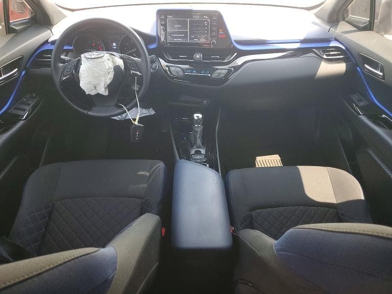 2022 TOYOTA C-HR XLE 8