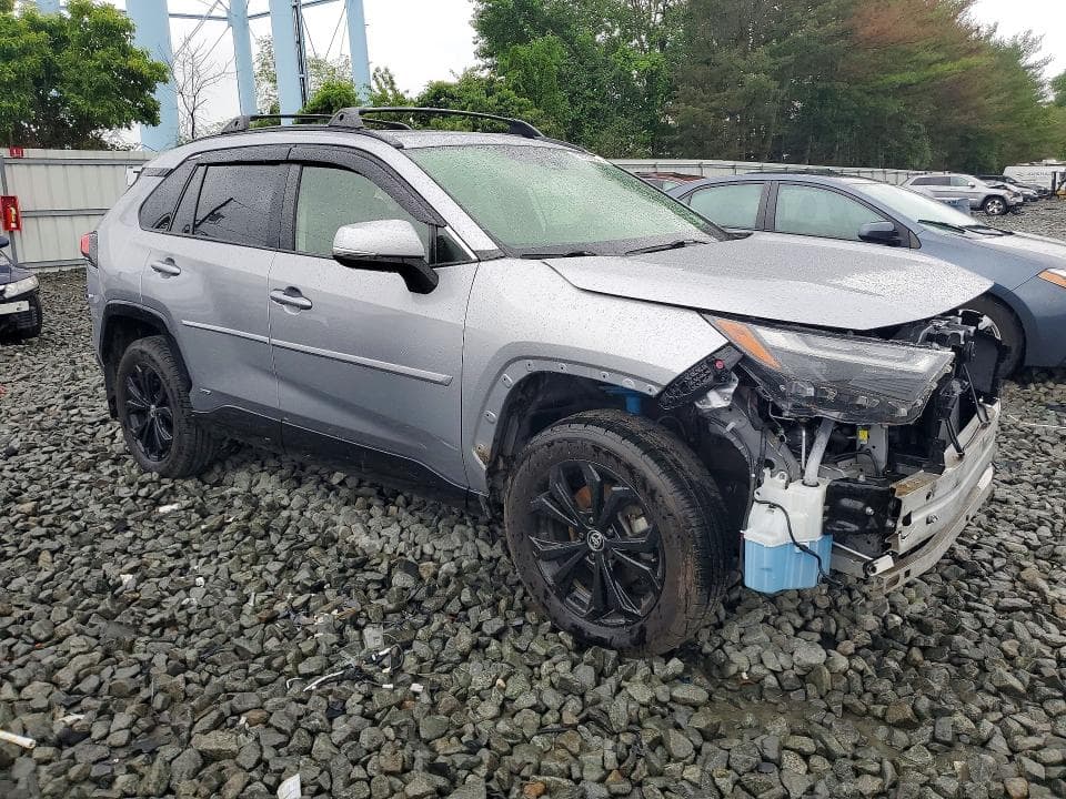 2022 TOYOTA RAV4 SE 4