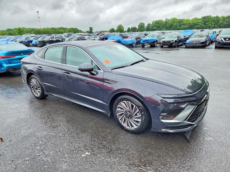 2025 HYUNDAI SONATA HYBRID LIMITED 4