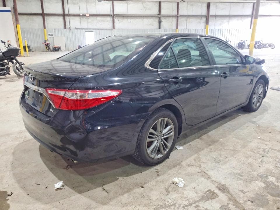 2017 TOYOTA CAMRY SE 3