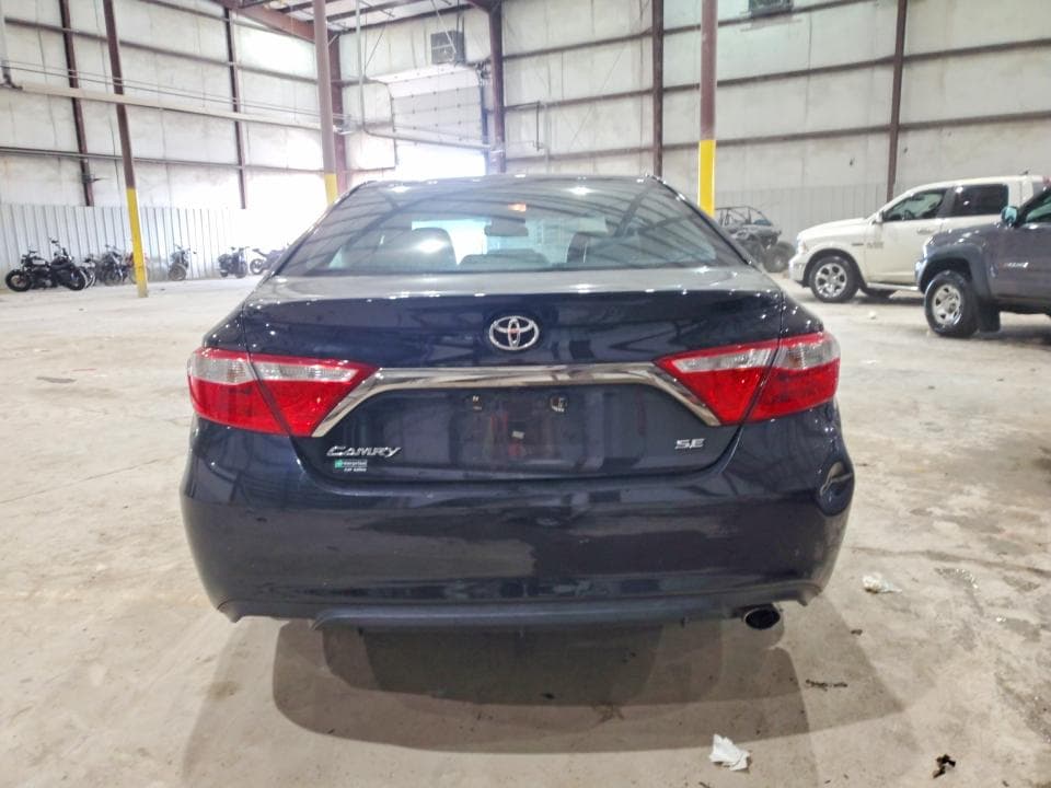2017 TOYOTA CAMRY SE 6