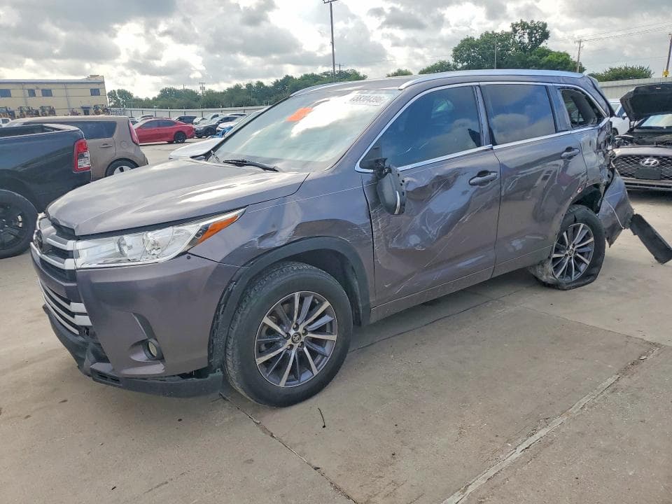 2017 TOYOTA HIGHLANDER XLE 1
