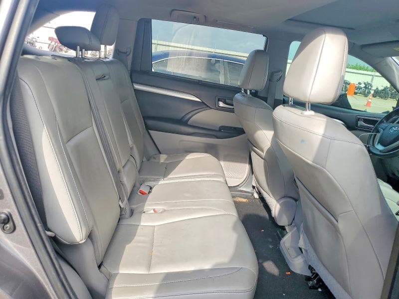 2017 TOYOTA HIGHLANDER XLE 11