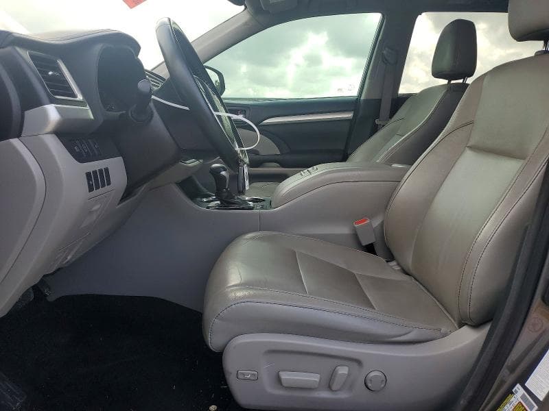 2017 TOYOTA HIGHLANDER XLE 7