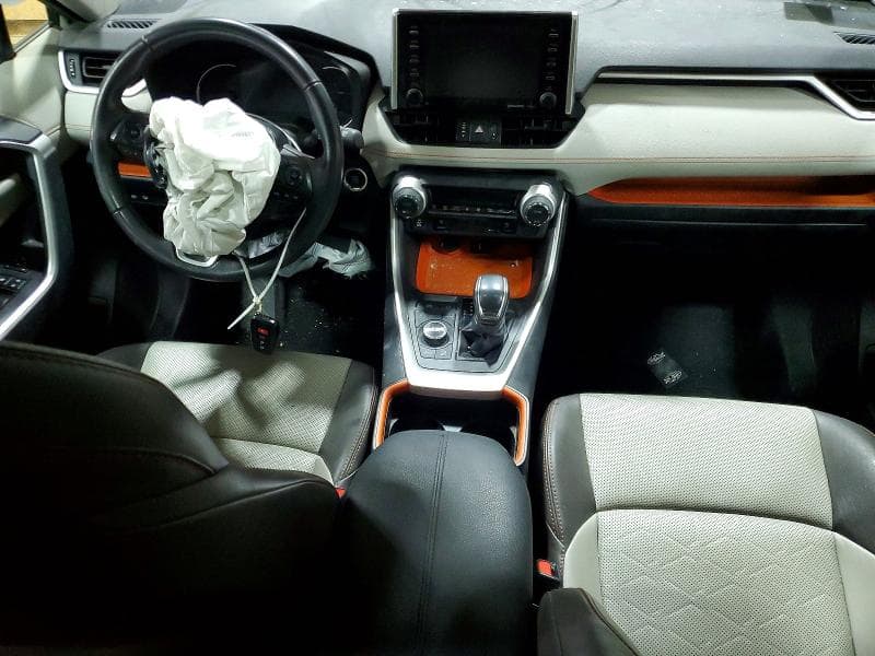 2019 TOYOTA RAV4 ADVENTURE 8