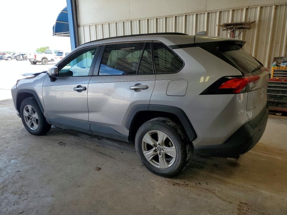 2021 TOYOTA RAV4 XLE 2