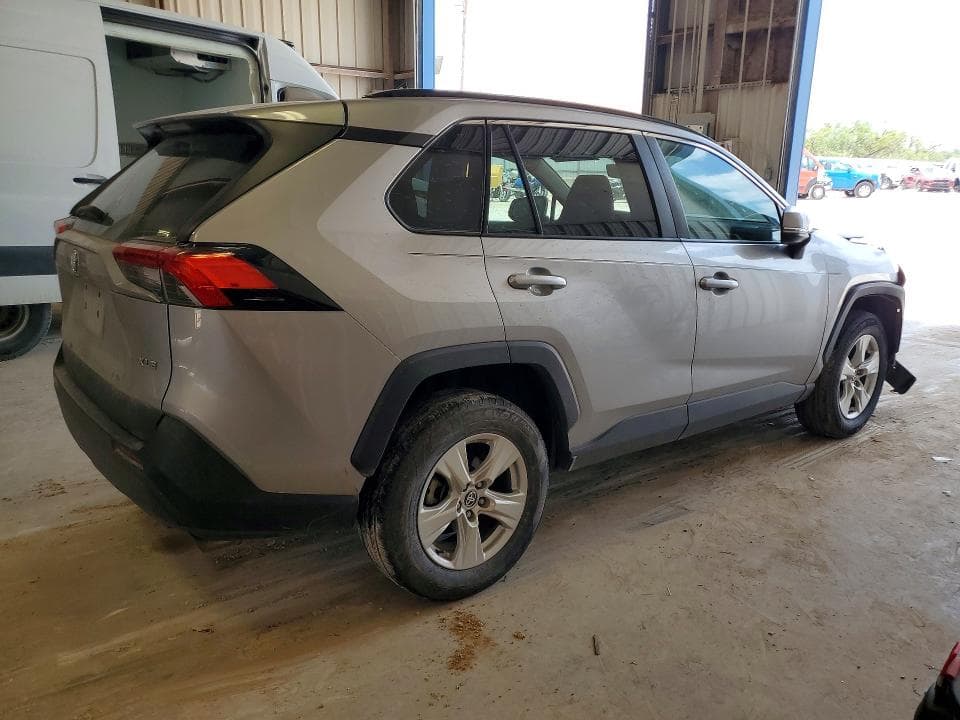 2021 TOYOTA RAV4 XLE 3