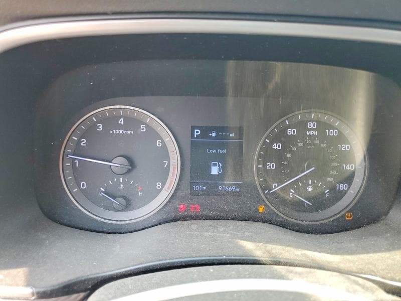 2020 HYUNDAI TUCSON SE 9