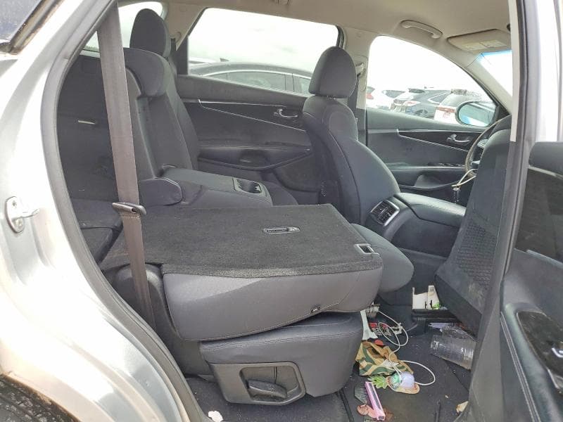 2019 KIA SORENTO LX V6 11
