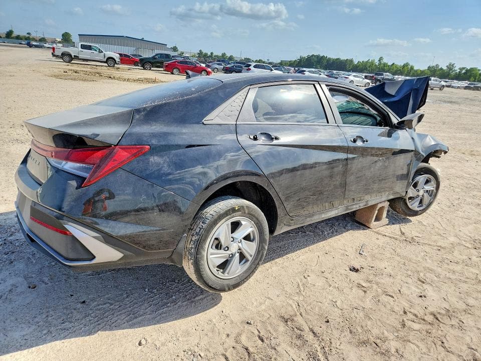 2026 HYUNDAI ELANTRA SE 3
