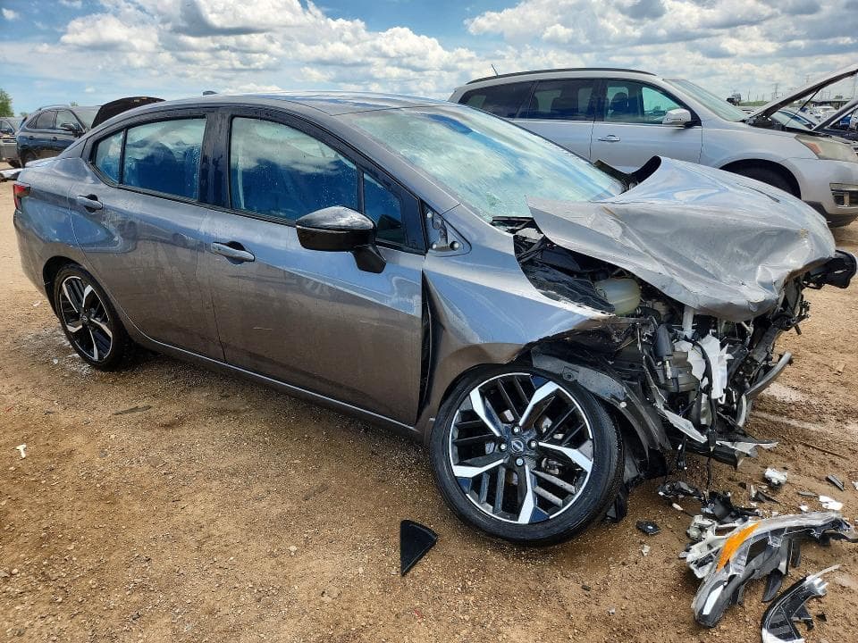 2023 NISSAN VERSA SR SR 4