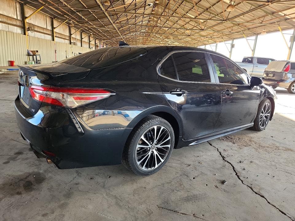 2019 TOYOTA CAMRY SE 3
