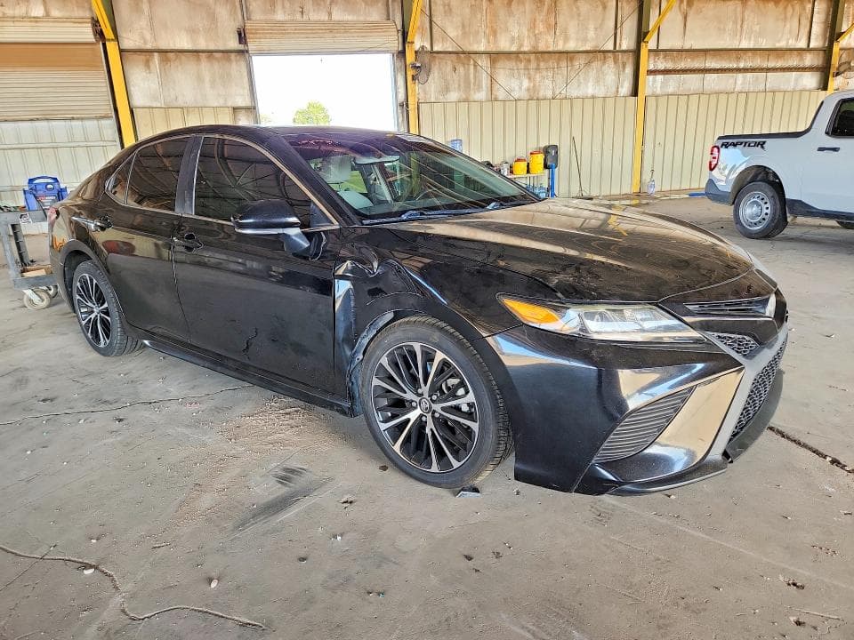 2019 TOYOTA CAMRY SE 4