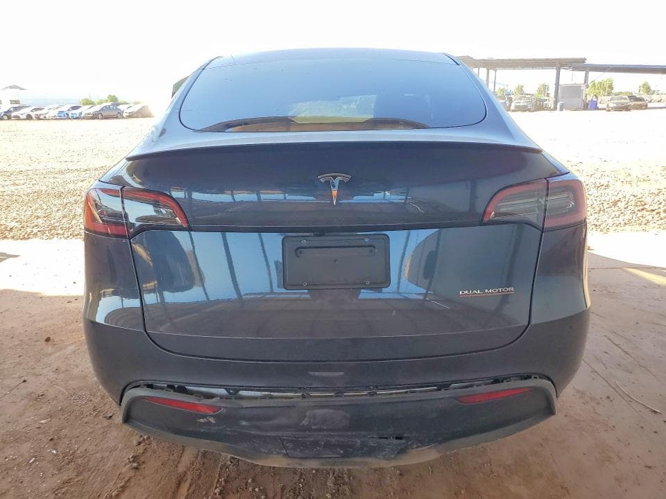 2024 TESLA MODEL Y 6