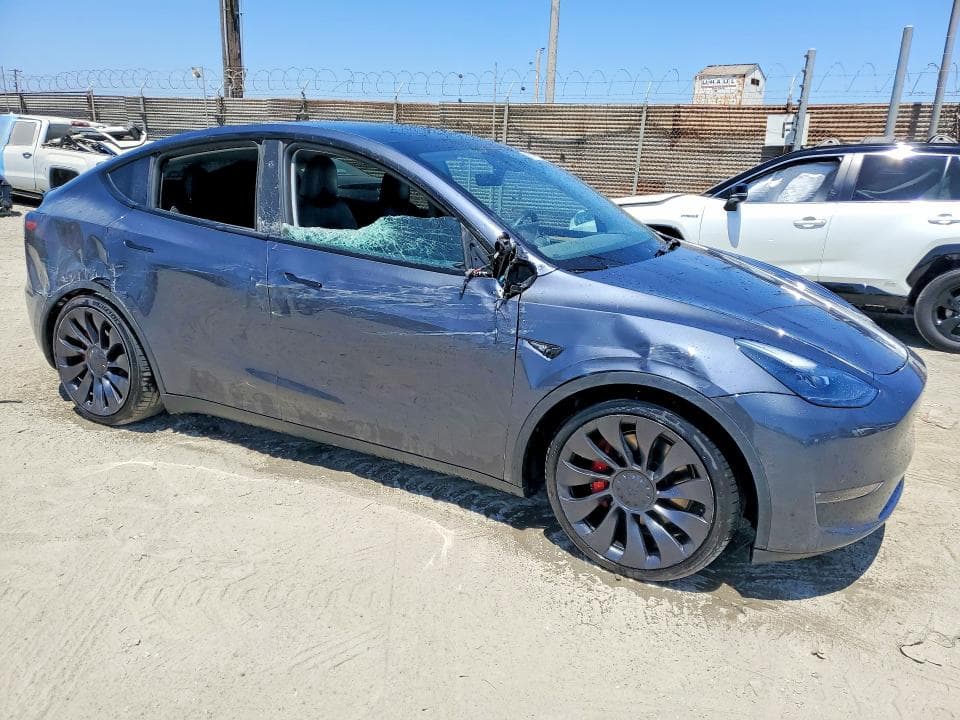 2023 TESLA MODEL Y 4