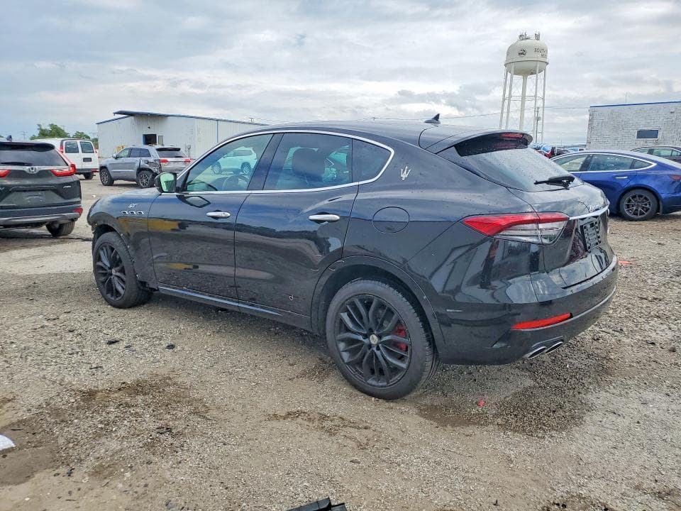 2022 MASERATI LEVANTE BASE 2