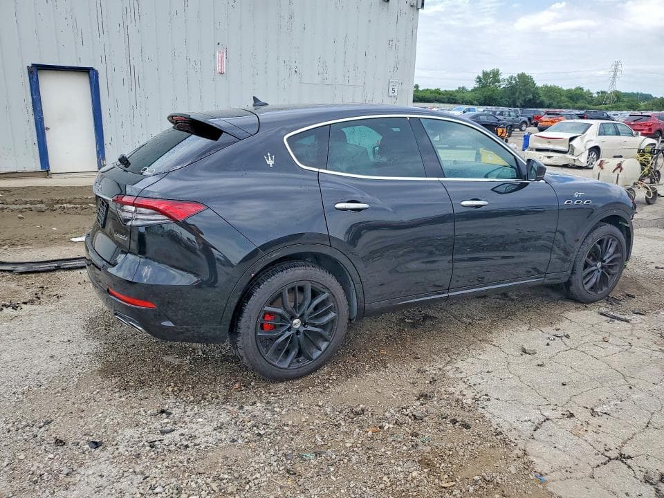 2022 MASERATI LEVANTE BASE 3