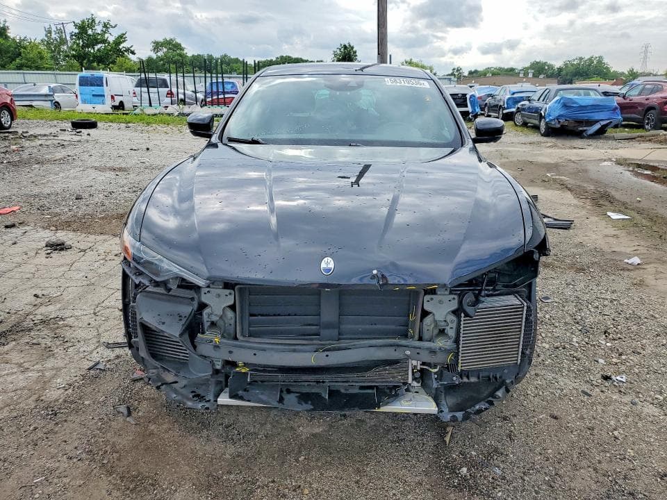 2022 MASERATI LEVANTE BASE 5