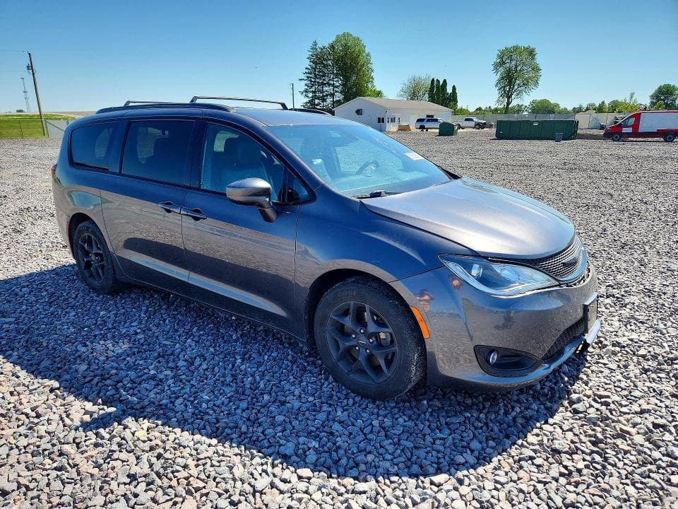 2020 CHRYSLER PACIFICA TOURING L 4