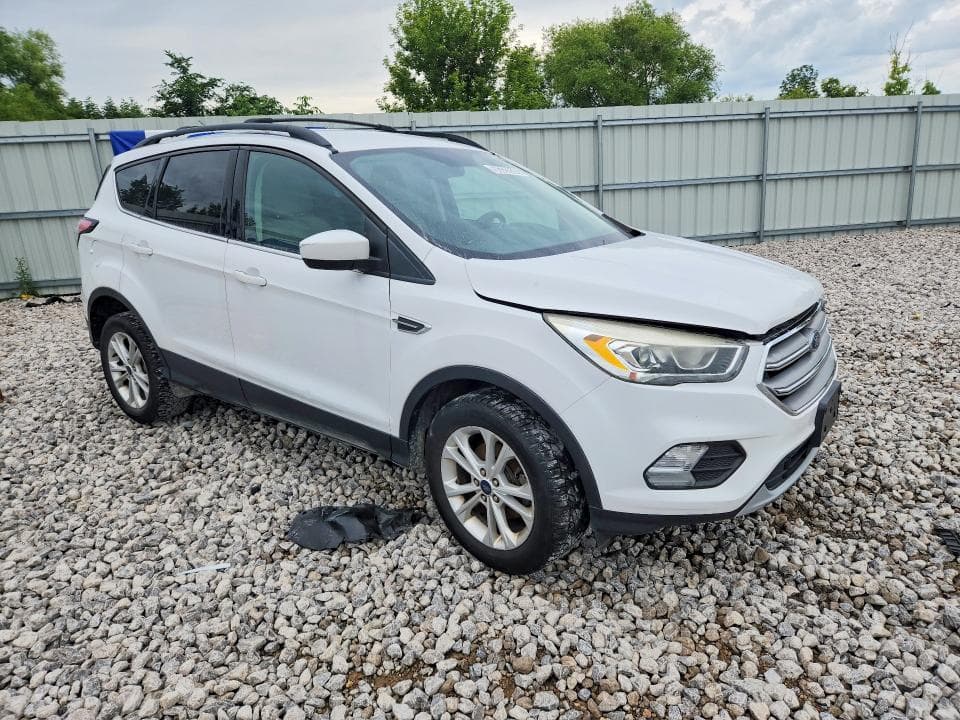 2017 FORD ESCAPE SE 4