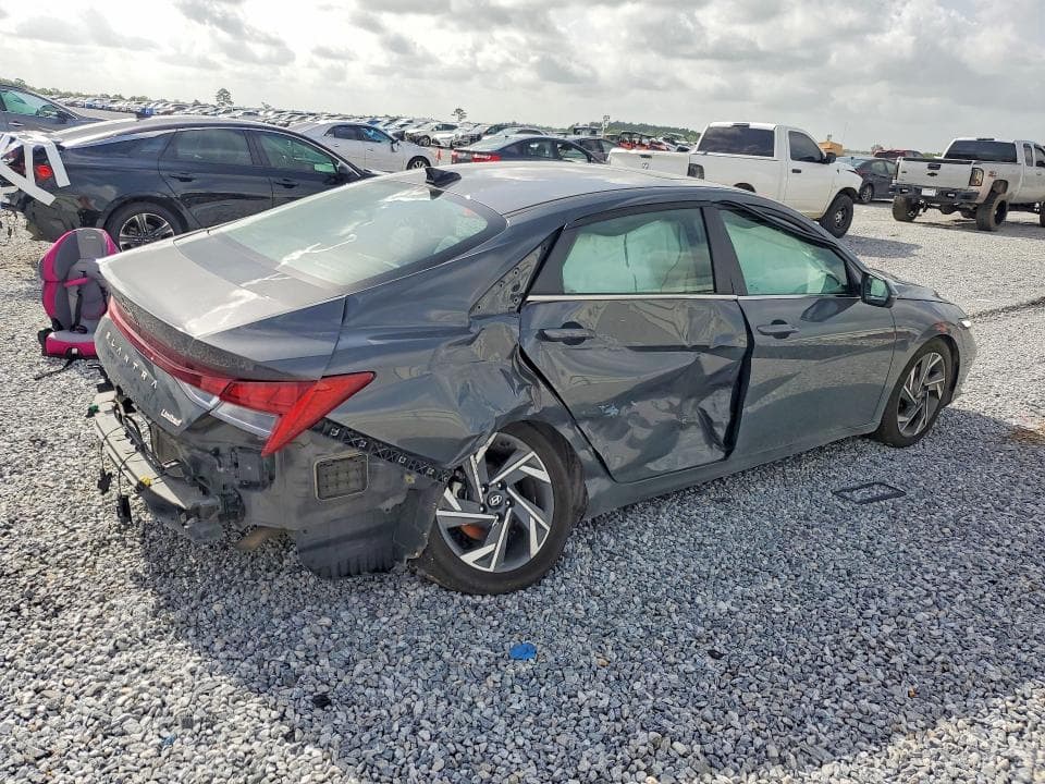 2024 HYUNDAI ELANTRA 3