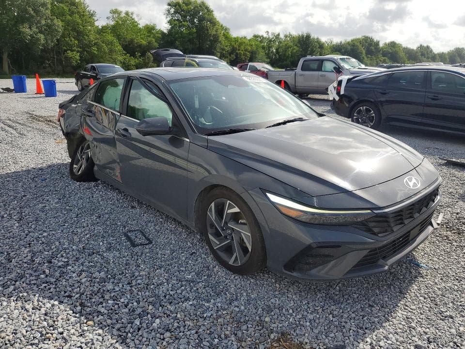 2024 HYUNDAI ELANTRA 4