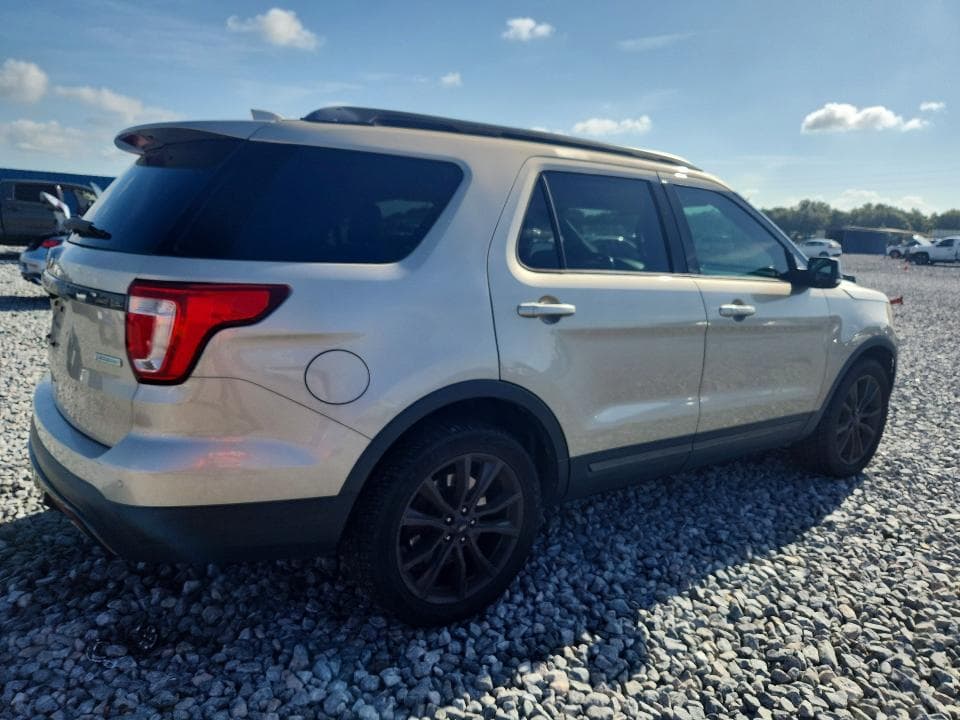 2017 FORD EXPLORER XLT 3