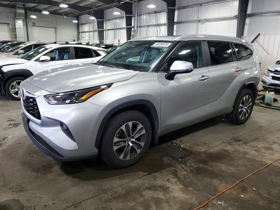 2024 TOYOTA HIGHLANDER XLE 1