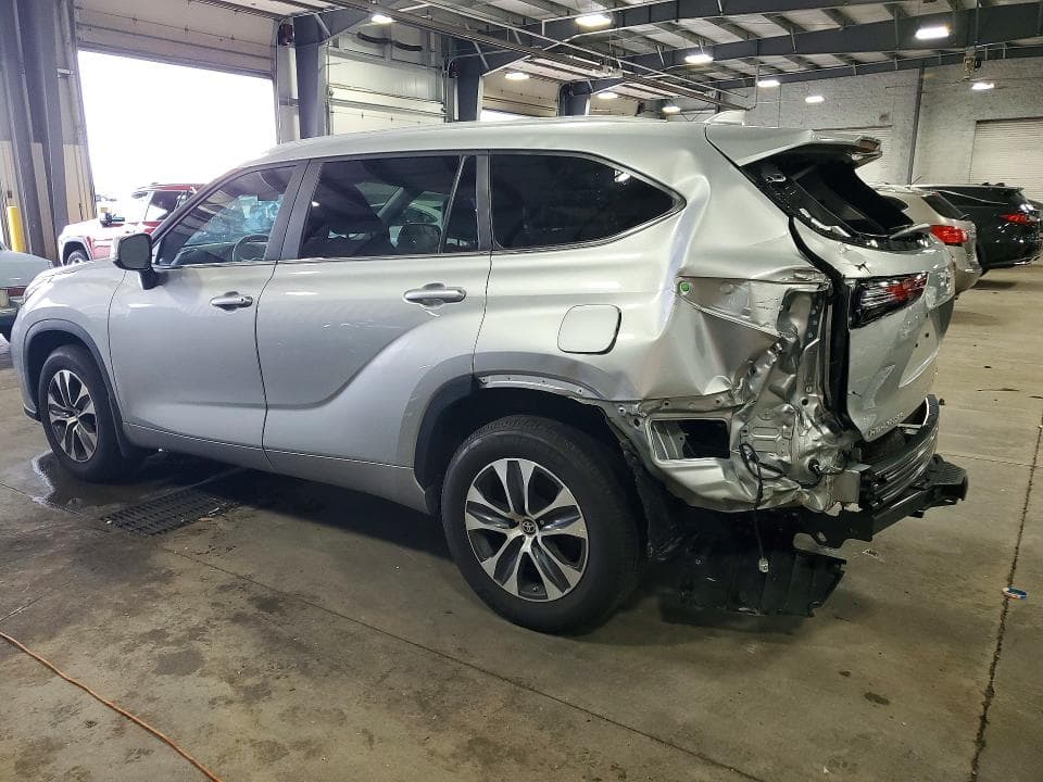 2024 TOYOTA HIGHLANDER XLE 2