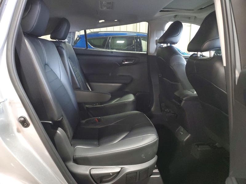 2024 TOYOTA HIGHLANDER XLE 11