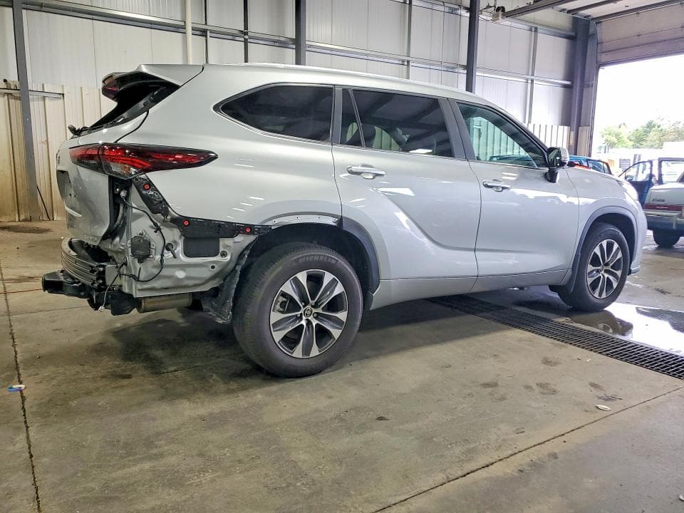 2024 TOYOTA HIGHLANDER XLE 3