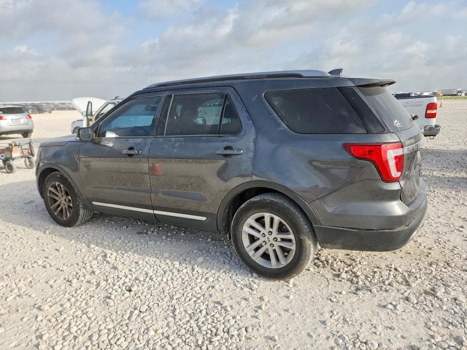 2017 FORD EXPLORER XLT 2