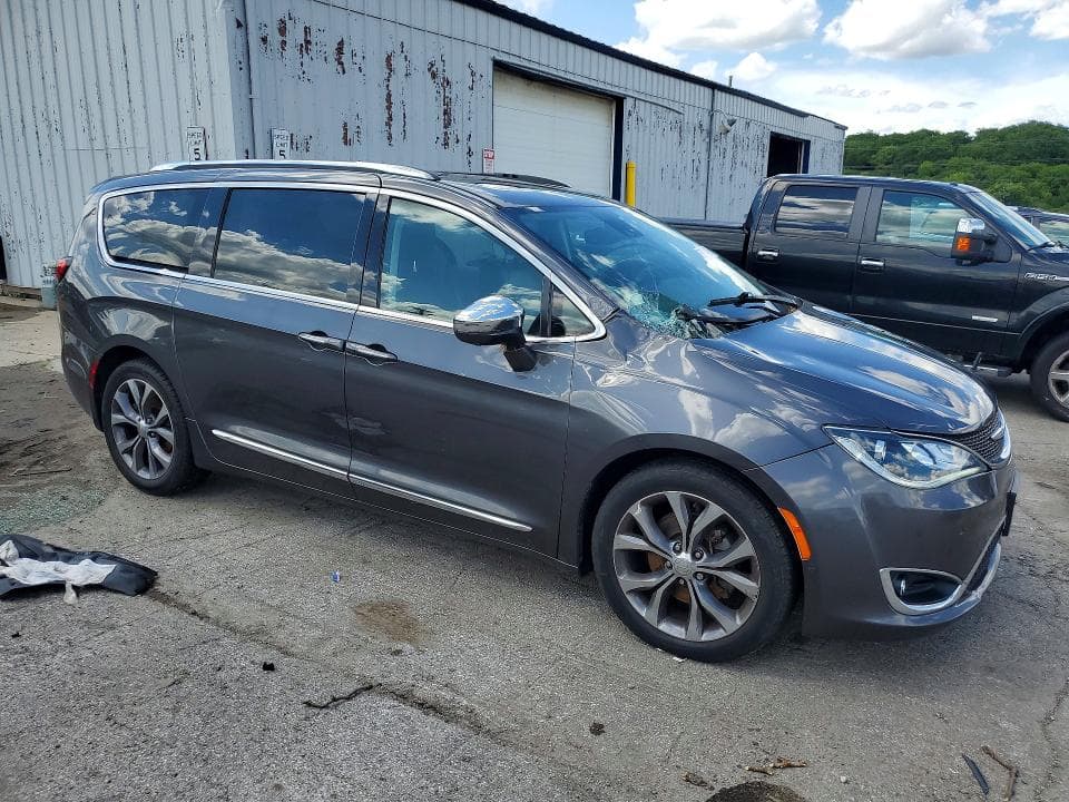 2017 CHRYSLER PACIFICA LIMITED 4