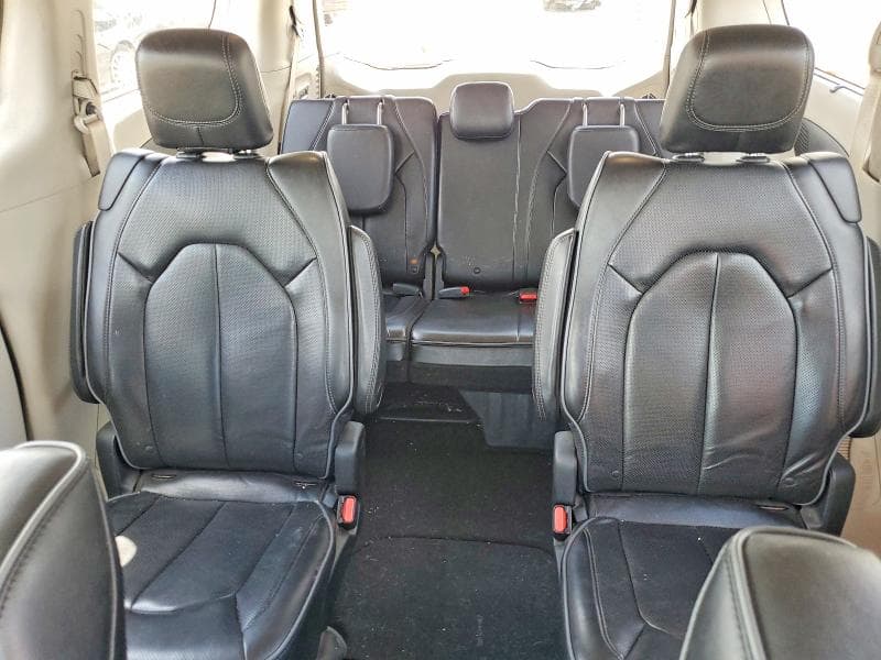 2017 CHRYSLER PACIFICA LIMITED 10