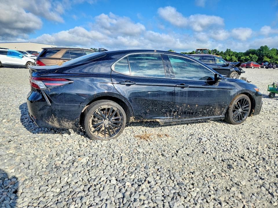 2022 TOYOTA CAMRY XSE 3