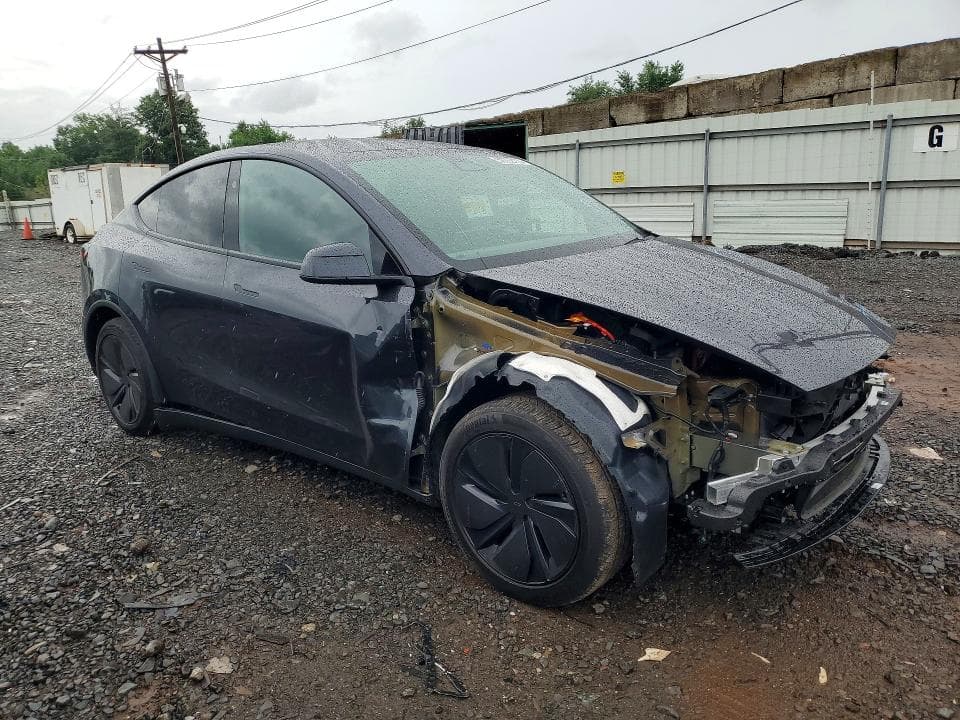 2026 TESLA MODEL Y 4