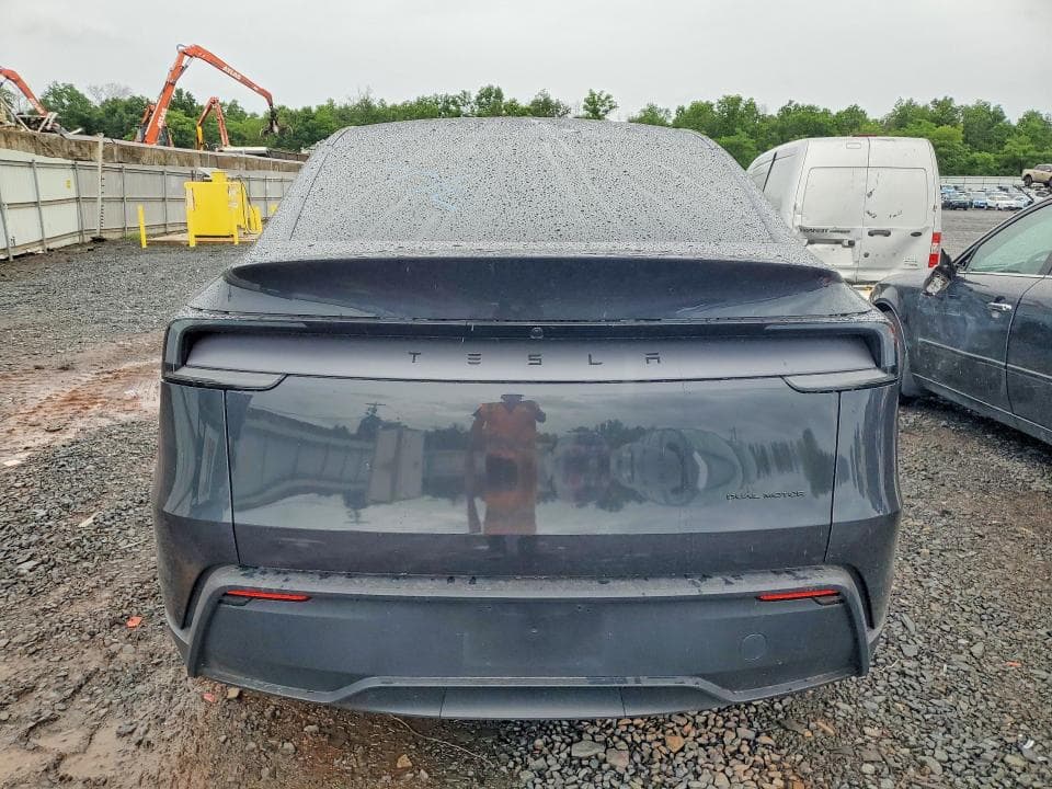 2026 TESLA MODEL Y 6