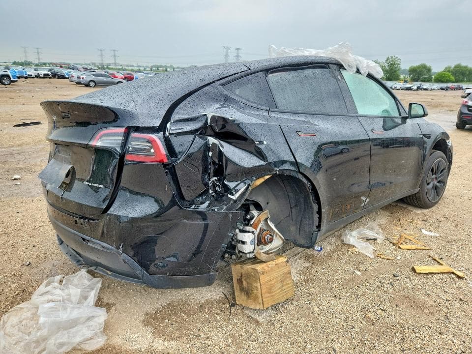2025 TESLA MODEL Y 3